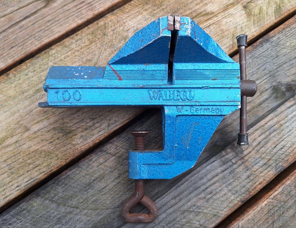 Prima bankschroef Wabeco, 100 mm/ made in West-Germany., Doe-het-zelf en Verbouw, Ophalen of Verzenden