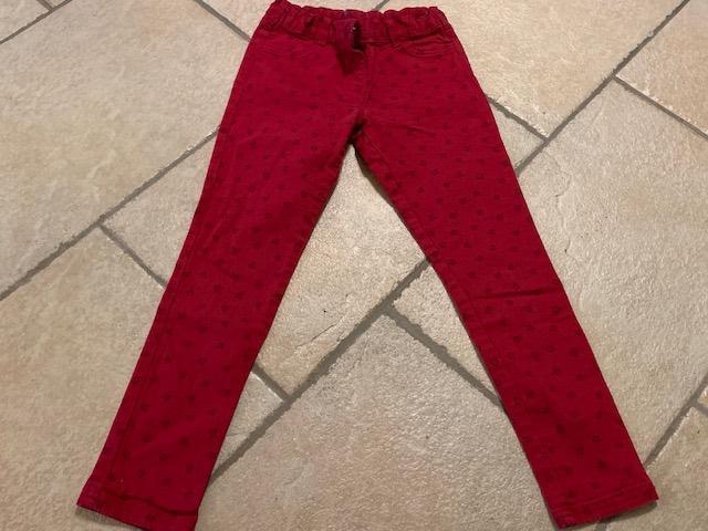 Broek maat 134 rood met bloempjes, taille verstelbaar, Ophalen of Verzenden, Gebruikt, Meisje, Broek
