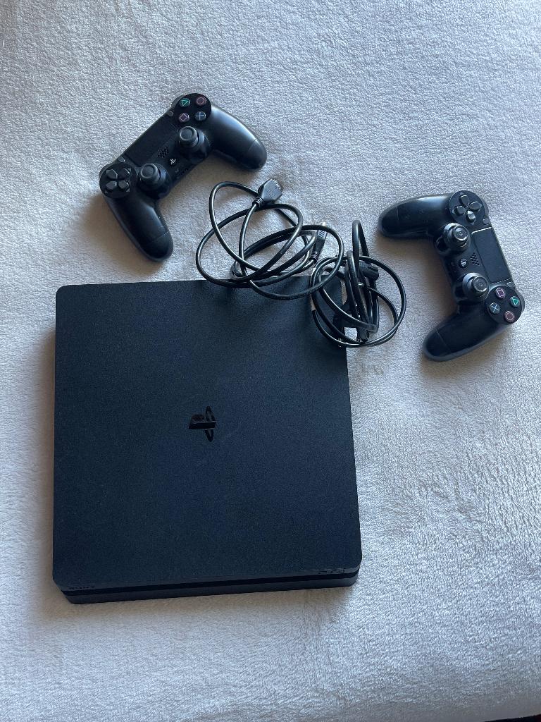 PS4 Slim 1TB + 2 controllers + 5 games – top sta, Spelcomputers en Games, Spelcomputers | Sony PlayStation Consoles | Accessoires