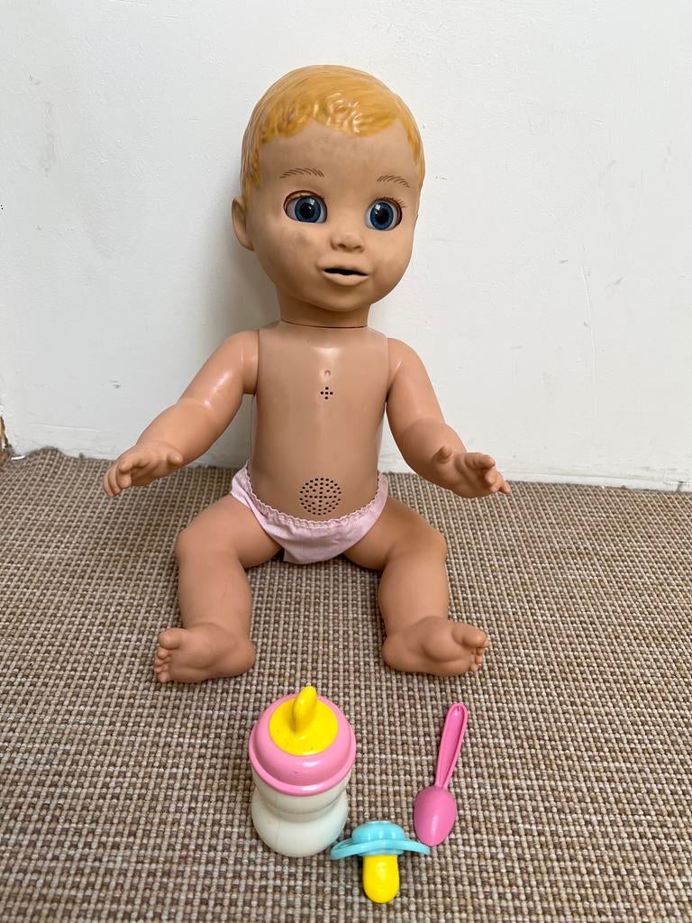 Luvabella pop -werkt nog- met accessoires, Kinderen en Baby's, Speelgoed | Poppen, Ophalen of Verzenden, Gebruikt, Babypop
