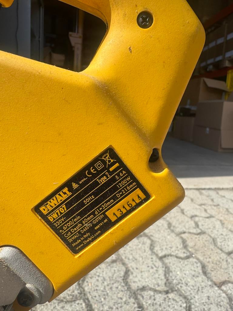 DeWALT DW777 Afkortzaag - Klassieker in goede staat, Gebruikt, Ophalen of Verzenden, Afkortzaag, 30 tot 70 mm