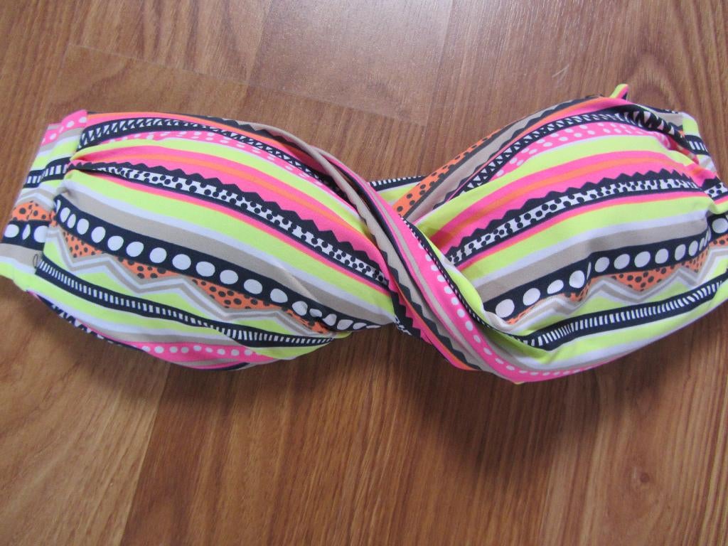 Bikini kleurrijke/Rode/ bikini zonder bandjes. 40/42 M/L, Nieuw, Ophalen of Verzenden, Bikini, Hunkemöller