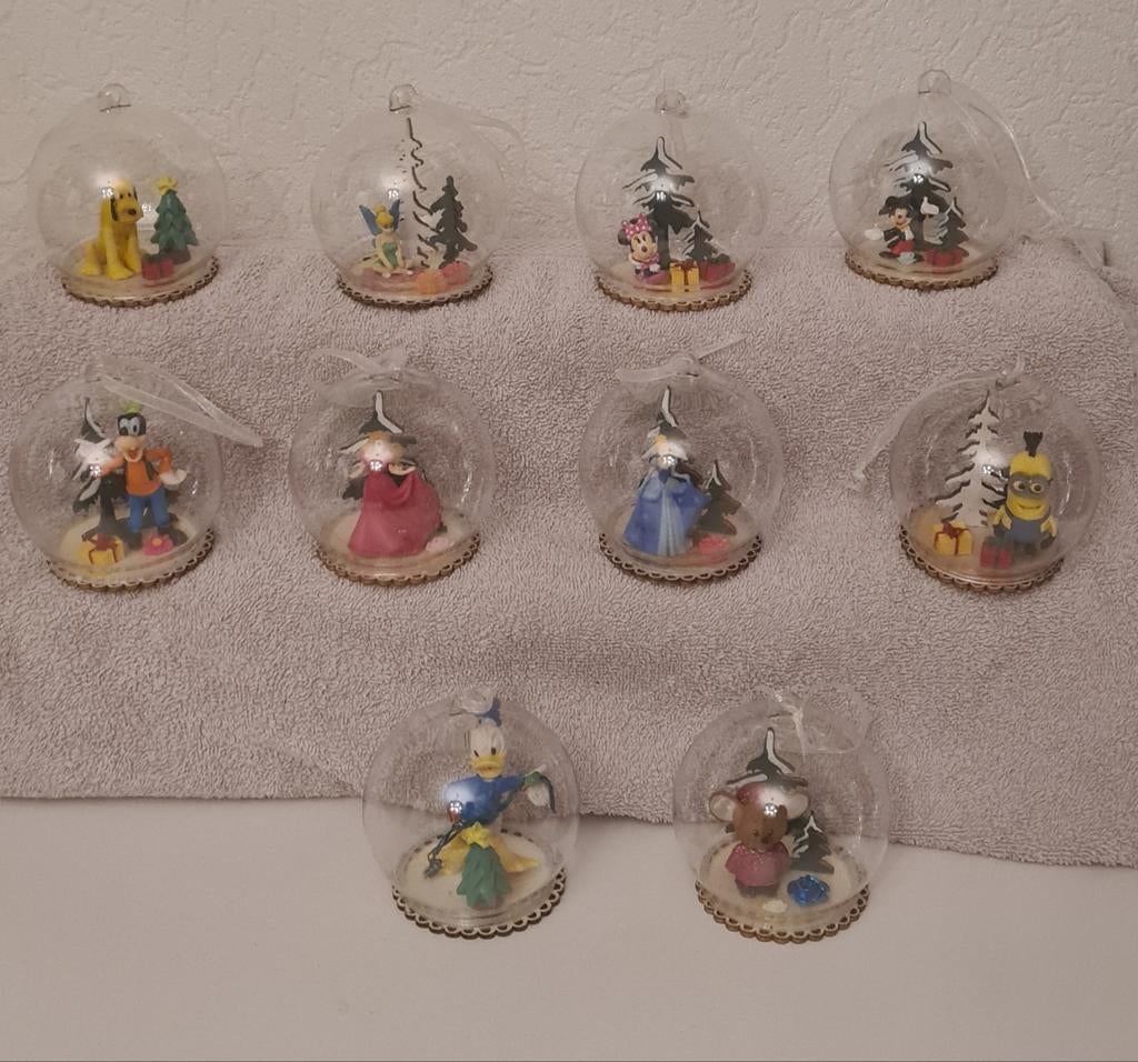 10x leuke dichte kerstballen met o,a
minnie,mickey,goofy, Ophalen of Verzenden, Mickey Mouse, Zo goed als nieuw, Beeldje of Figuurtje