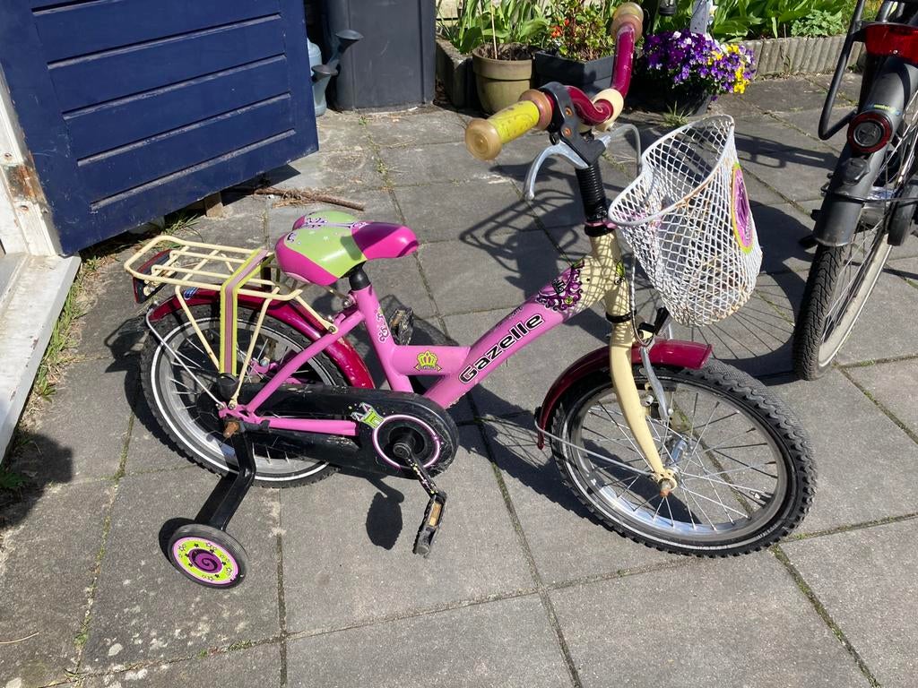 Kinderfietsje Gazelle 12/14 inch met mandje en zijwieltjes, Ophalen of Verzenden, Gebruikt, Minder dan 16 inch, Zijwieltjes