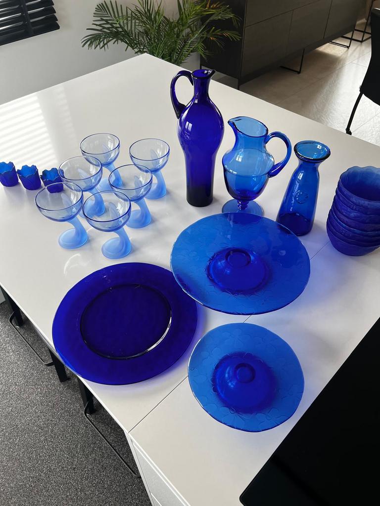 Blauw servies OPHALEN HASSELT BELGIE, Huis en Inrichting, Keuken | Servies, Ophalen, Kom(men), Overige stijlen, Glas