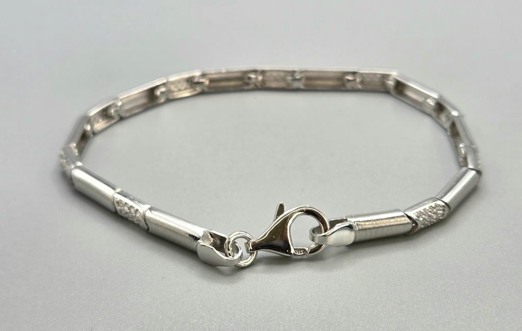 Zilveren staafjes schakel armband met zirkonia. 2026/200., Met strass, ., Nieuw, Ophalen of Verzenden