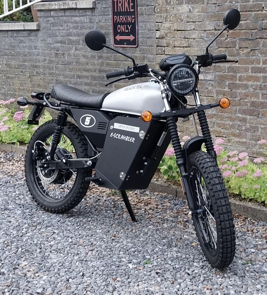 Elektrische bromfiets E-Scrambler Bonfire Black Tea, Fietsen en Brommers, Snorfietsen en Snorscooters, Elektrisch, Zo goed als nieuw