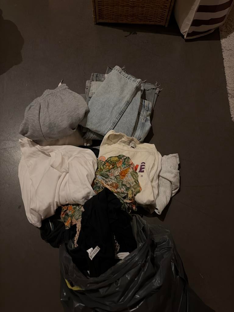 Gratis zak dames kleding maat S, Ophalen, Gedragen