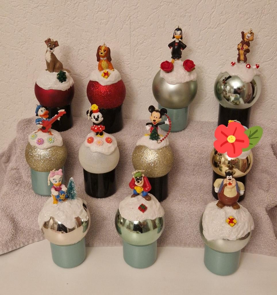 Verschillende kerstballen met o.a
prinsessen.
Tinkerbell., Ophalen of Verzenden, Beeldje of Figuurtje