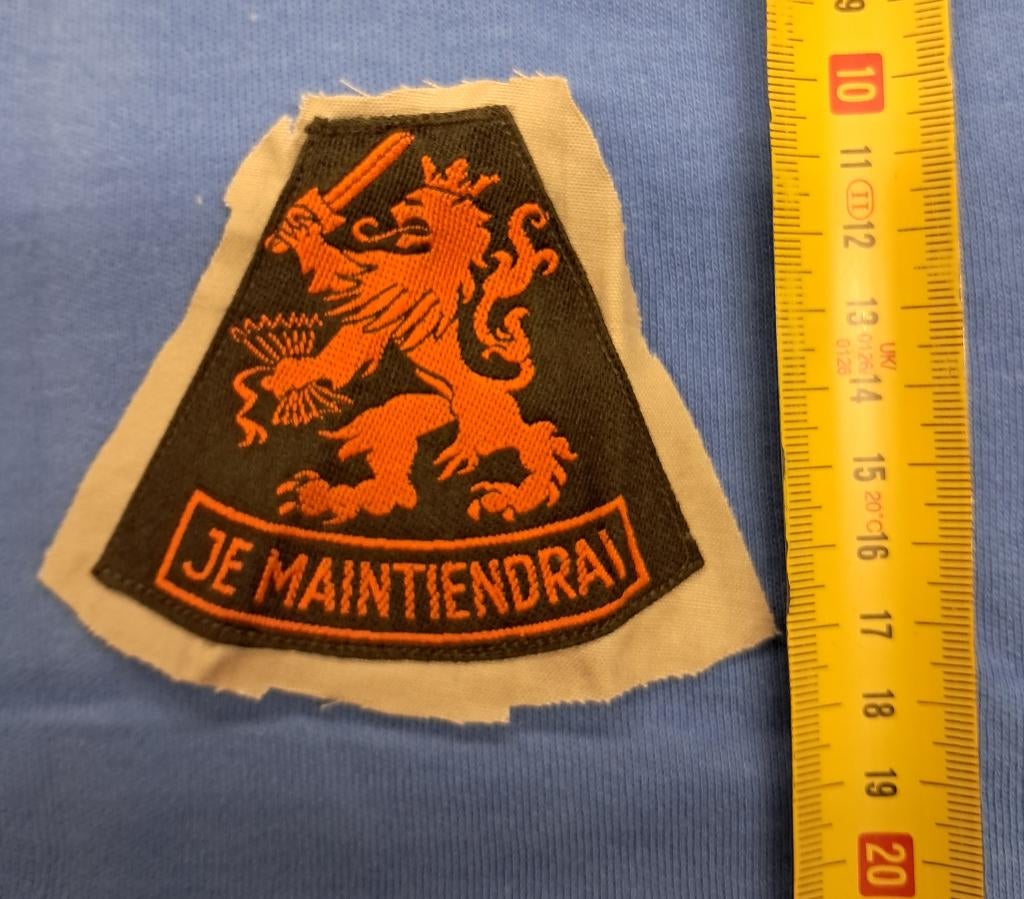 Nederlands Je Maintiendrai KL mouw embleem, Verzamelen, Ophalen of Verzenden, Landmacht, Nederland, Embleem of Badge