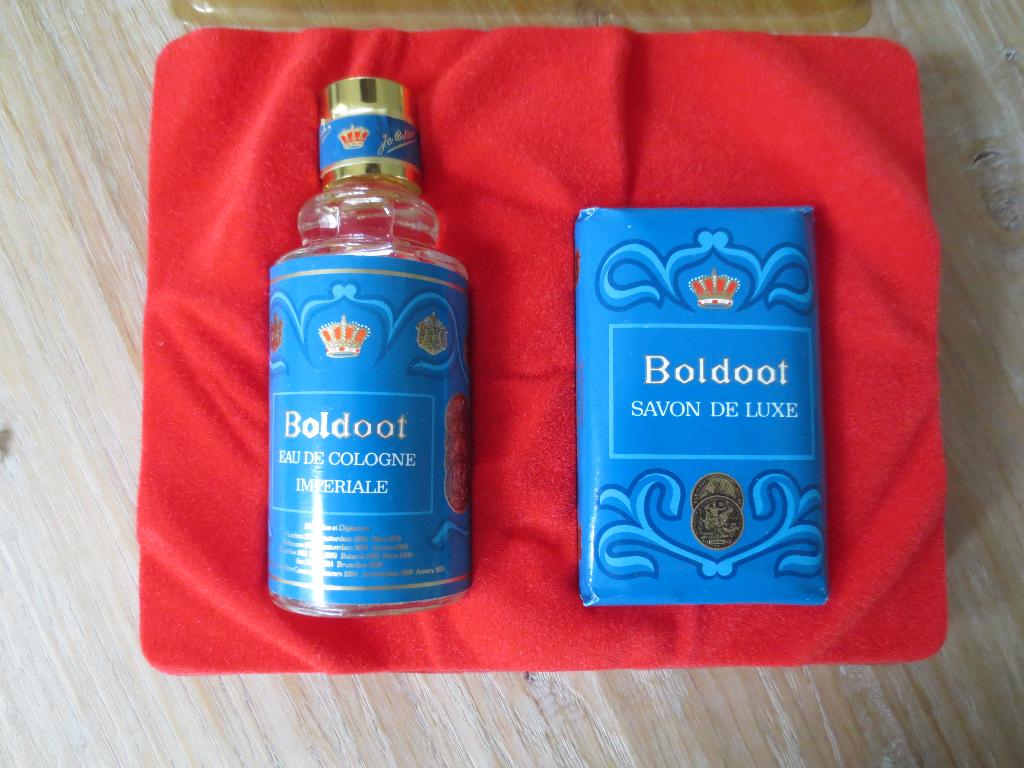 Boldoot: Doos met fles Eau de Cologne en stuk Savon de Luxe., Ophalen of Verzenden, Nieuw, Toebehoren, Gevuld
