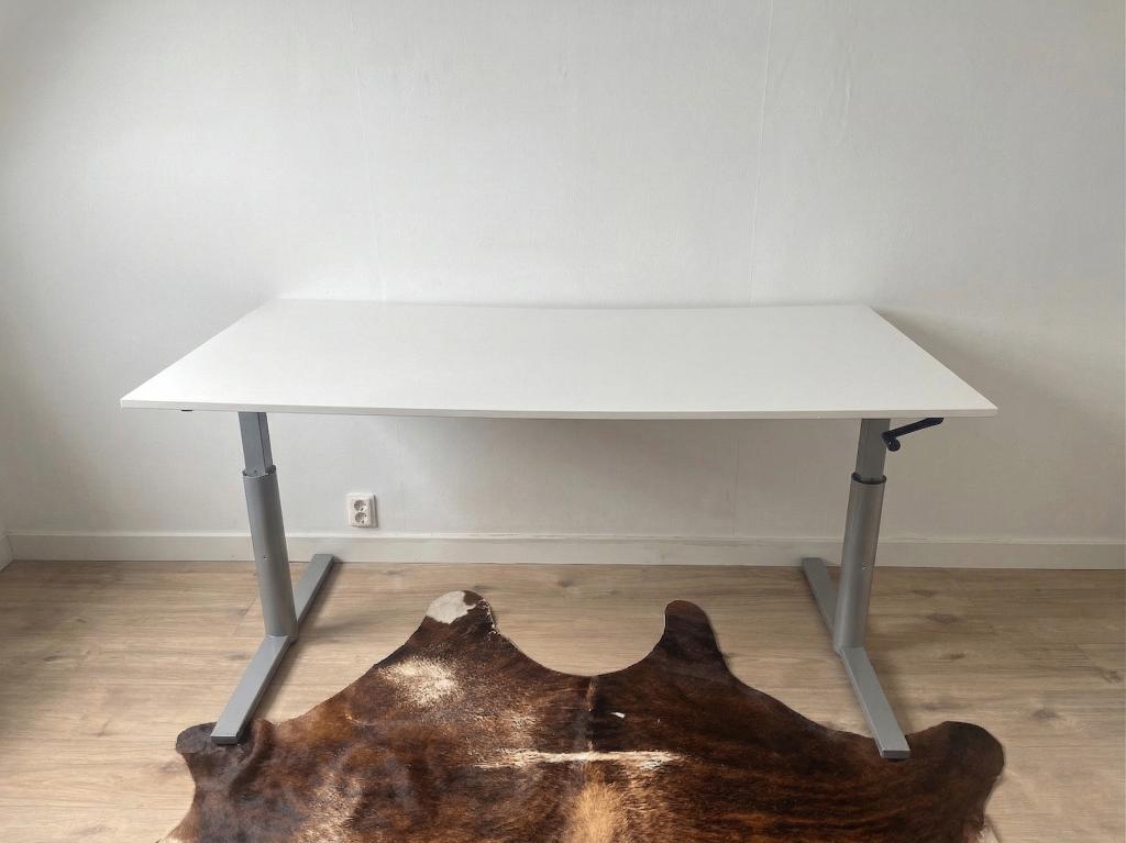 Gispen Bureau - Slinger verstelbaar, wit,, Ophalen, In hoogte verstelbaar, Gebruikt