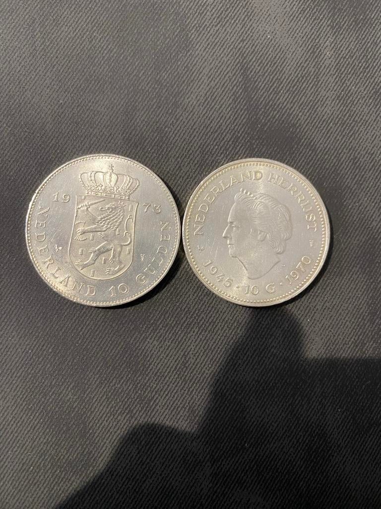 Twee zilveren 10 gulden munten: Beatrix 1970, Juliana 1973, Postzegels en Munten, Munten | Nederland, Koningin Juliana, Setje