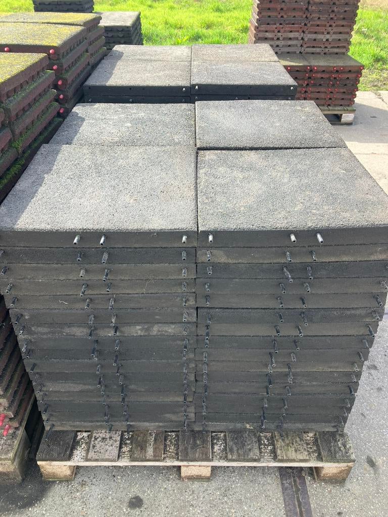 15 vochtdoorlatende rubberen tegels 50x50x5cm, Ophalen, Gebruikt, Q, Overige typen