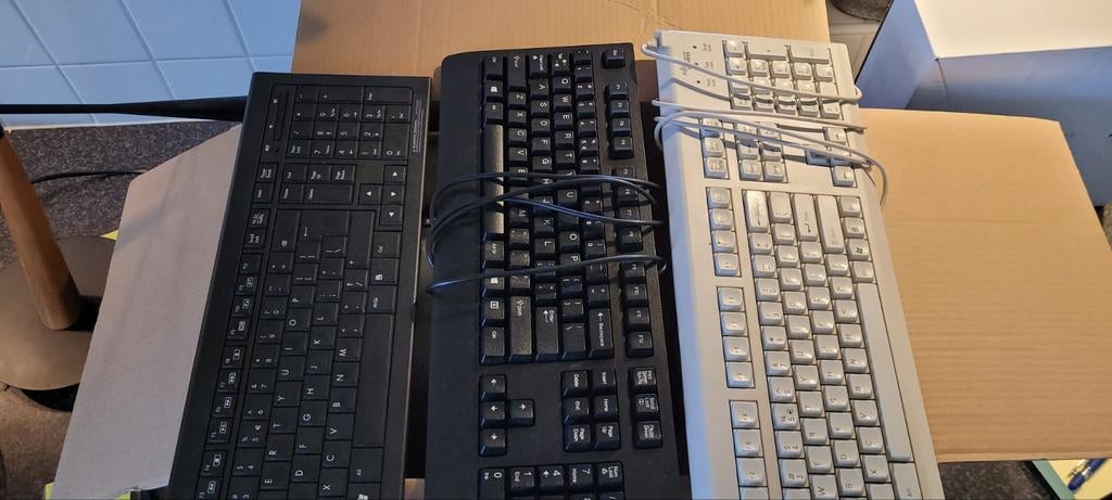 Keyboards fujitsu siemens een lenovo en een hp, Computers en Software, Ophalen of Verzenden