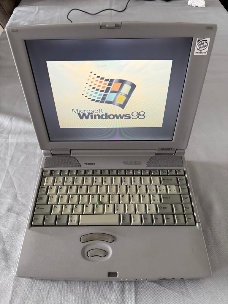 Toshiba 460CDT/2.1 Pentium MMX met docking station, Gebruikt, HDD, Minder dan 4 GB, Ophalen of Verzenden