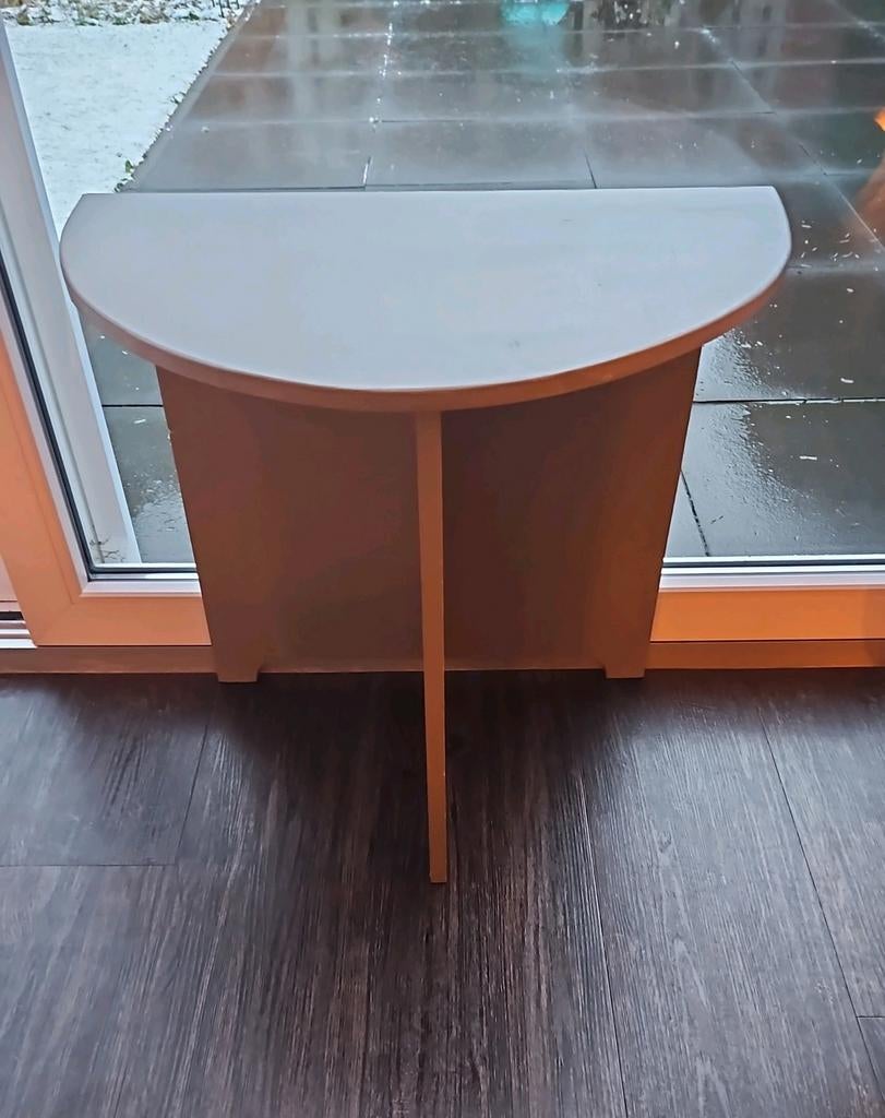 Halfrond tafeltje grijs/ bijzettafel, Huis en Inrichting, Tafels | Sidetables, Ophalen, 25 tot 50 cm, Rond, 50 tot 100 cm