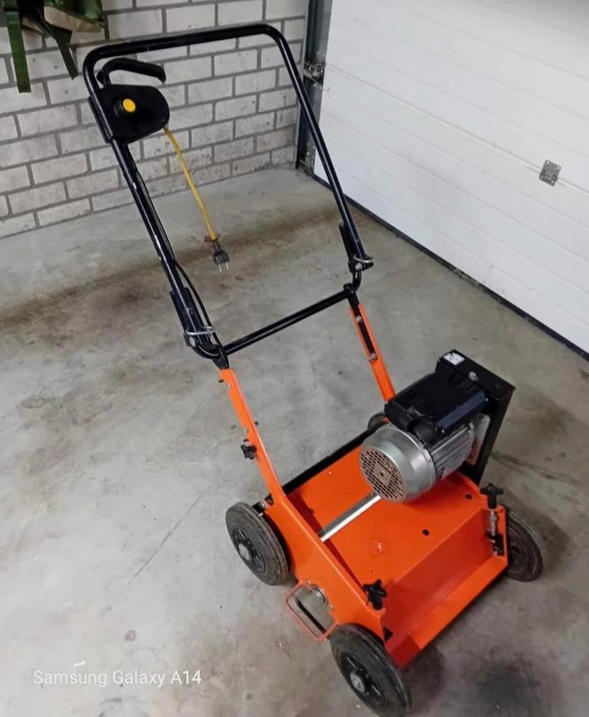 Eliet Verticuteer machine elektrisch te huur, Ophalen, Zo goed als nieuw, Elektrisch