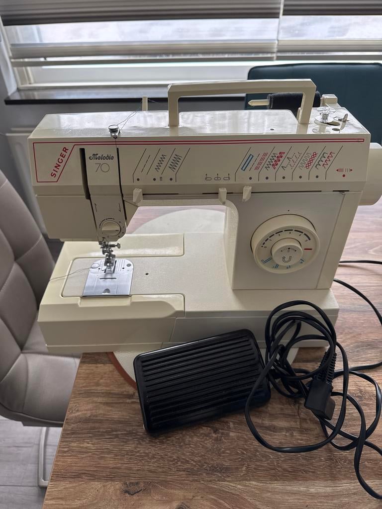 Singer Melodie 70 naaimachine Het moet gerepareerd worden., Ophalen, Gebruikt, Naaimachine, Singer