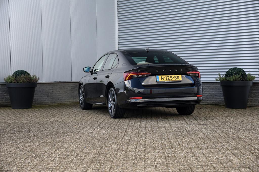 Skoda Octavia 1.0 TSI 110PK Sport Black Edition NAP|Sportst|, Voorwielaandrijving, Stof, Gebruikt, Zwart