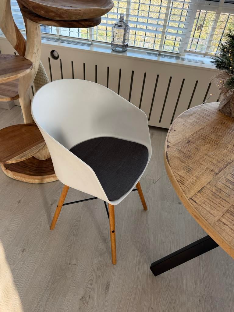 2x eetkamerstoel kuip wit grijs hout metaal stof, Ophalen, Gebruikt, Twee, Wit