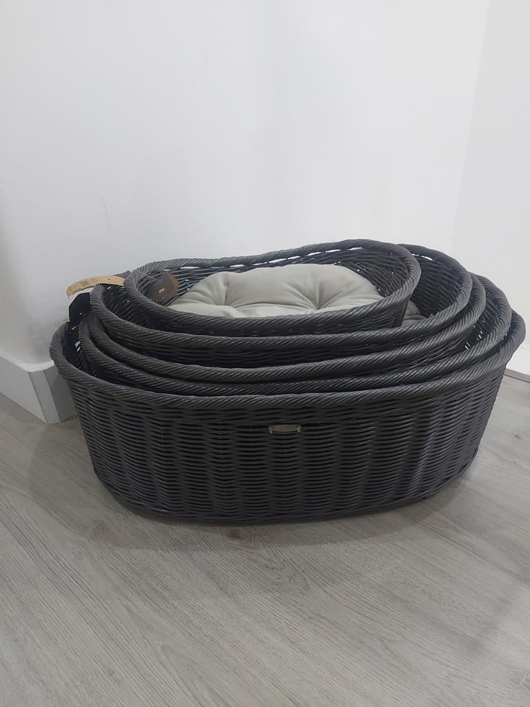 Manden voor honden of katten., Ophalen, Riet