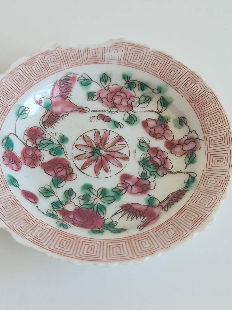 Antiek famillie rose handgeschilderd bordje  vogel bloem, Ophalen of Verzenden