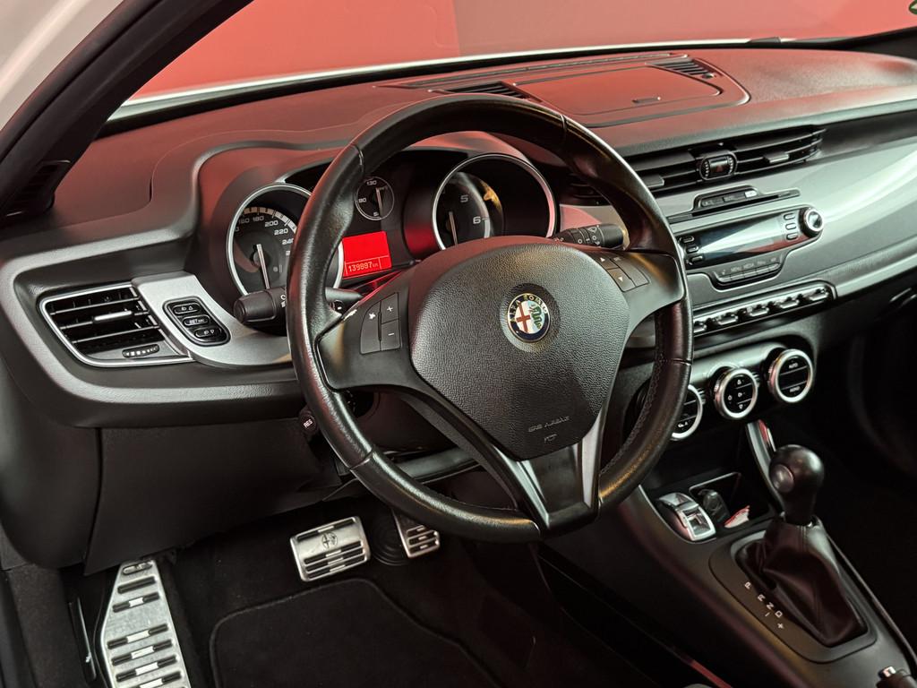 Alfa Romeo Giulietta 2.0 JTDm Progression | Automaat | Clima, Euro 5, Stof, Zwart, 4 cilinders