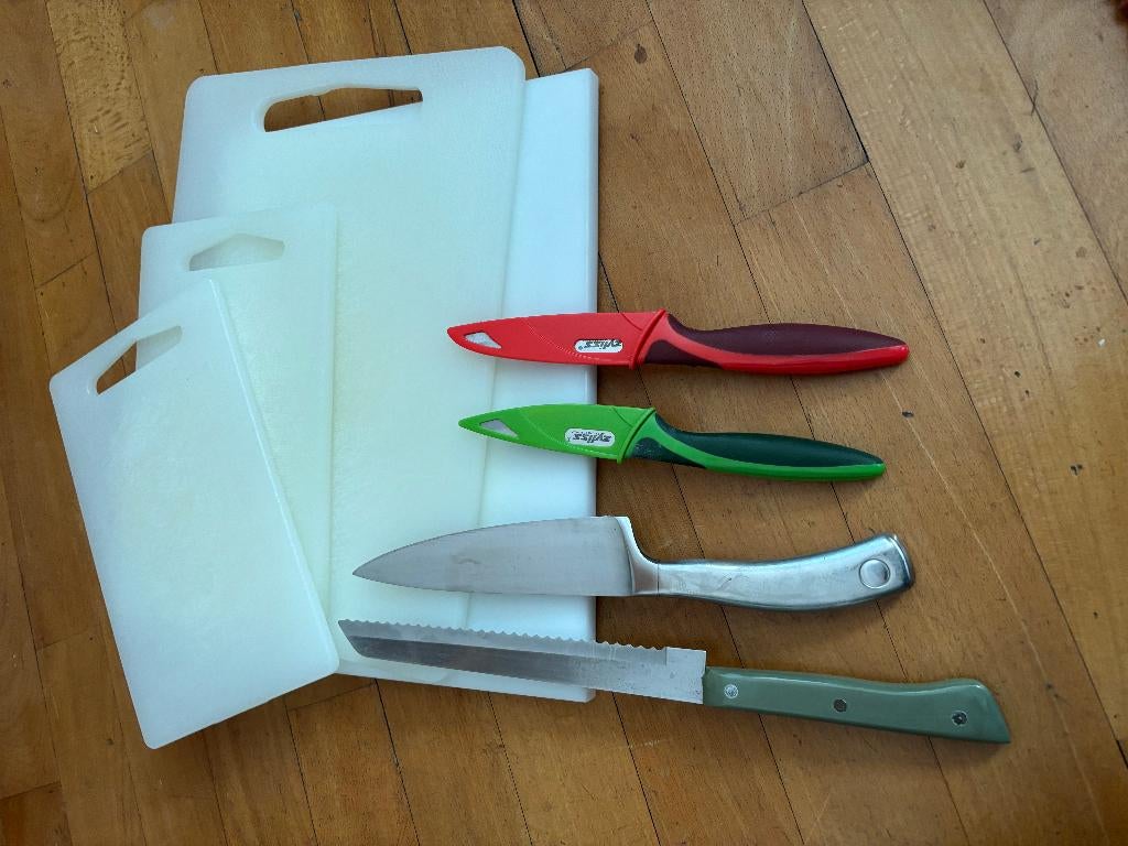 Snijplanken en messen, Ophalen