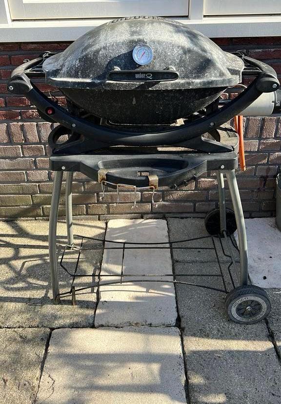 Voorjaar!! : Weber Q 2000 gas bbq. Op onderstel, Tuin en Terras, Gasbarbecues, Ophalen, Gebruikt
