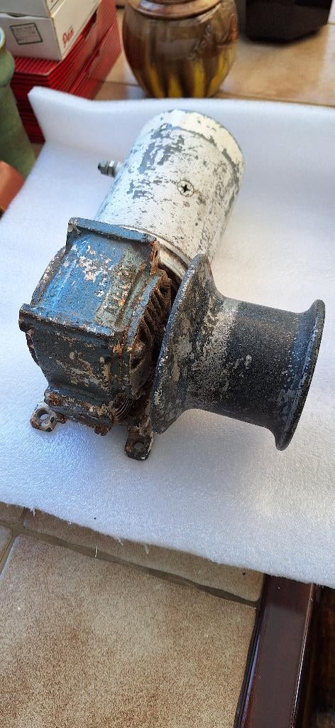 Motor 24 volt met vertraging, Ophalen of Verzenden, Gebruikt