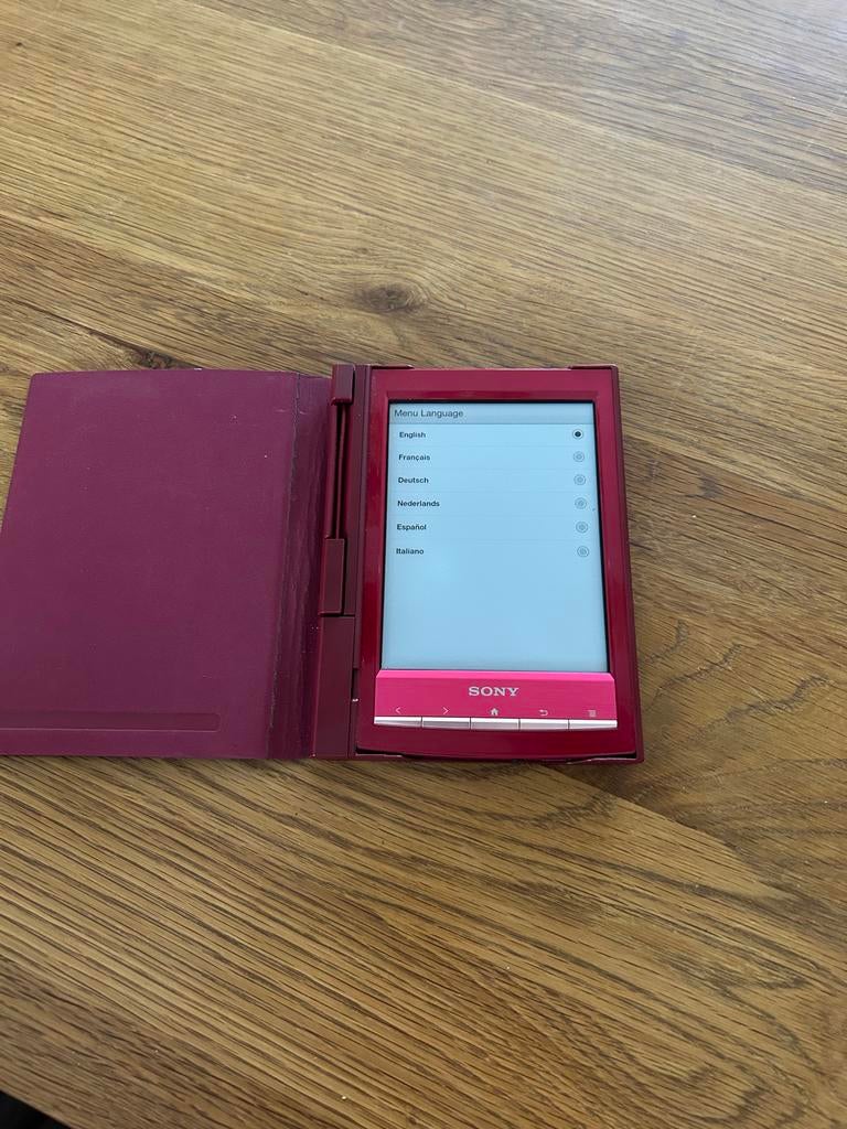 Sony E-reader met hoesje met leeslampje., Computers en Software, E-readers, Gebruikt, 7 inch, Touchscreen, Ophalen of Verzenden