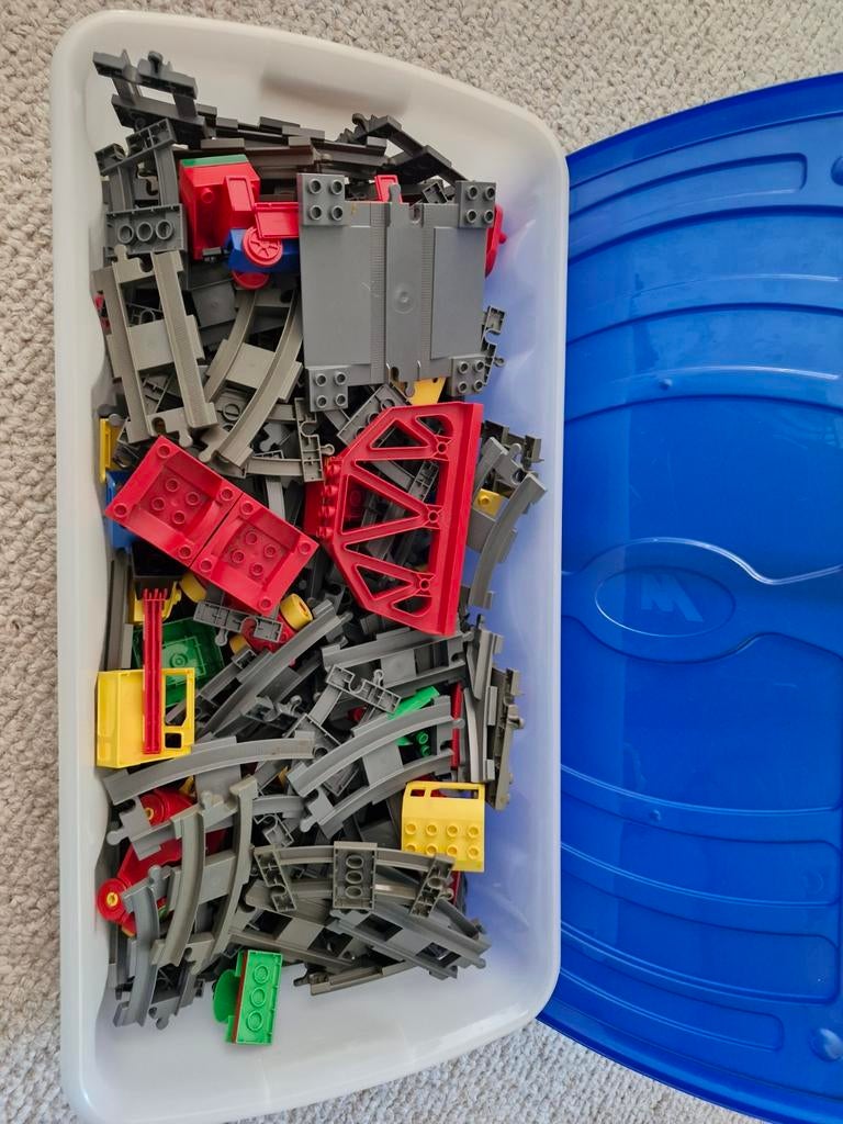 Grote bak Lego Duplo rails, treinen en toebehoren, Kinderen en Baby's, Speelgoed | Duplo en Lego, Ophalen of Verzenden, Gebruikt