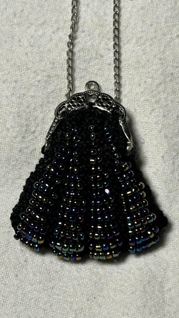 Antiek kralen hanger “portemonnaie” vorm, Sieraden, Tassen en Uiterlijk, Antieke sieraden, Ophalen of Verzenden, Overige materialen