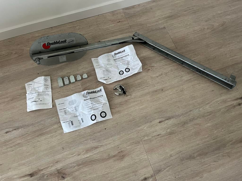DoubleLock wielklem / wielklem voor caravan/aanhanger, Ophalen, Gebruikt