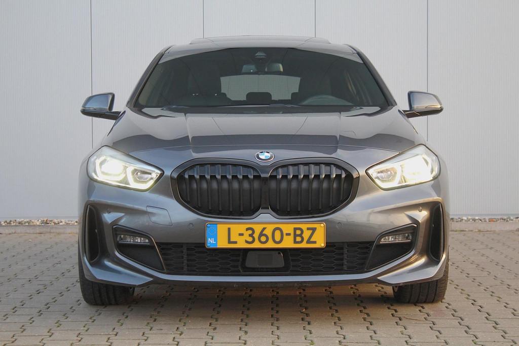 BMW 1-serie 118i High Executive M-Sport | Panoramadak | Harm, 136 pk, Gebruikt, Bedrijf, 3 cilinders