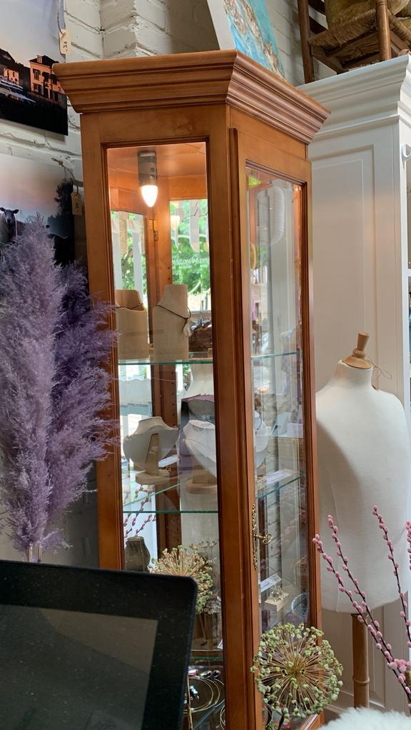 Vitrinekast met spiegels en 5 glazen plateaus, Huis en Inrichting, Kasten | Vitrinekasten, Ophalen, Gebruikt, 50 tot 100 cm, Glas