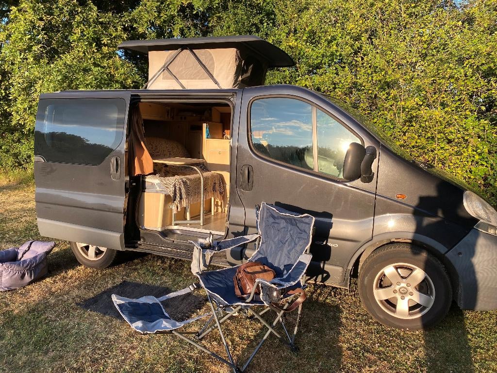 Renault Traffic buscamper 2003 volledig gereviseerd, Chemisch toilet, Airbags, Tot en met 2, Particulier