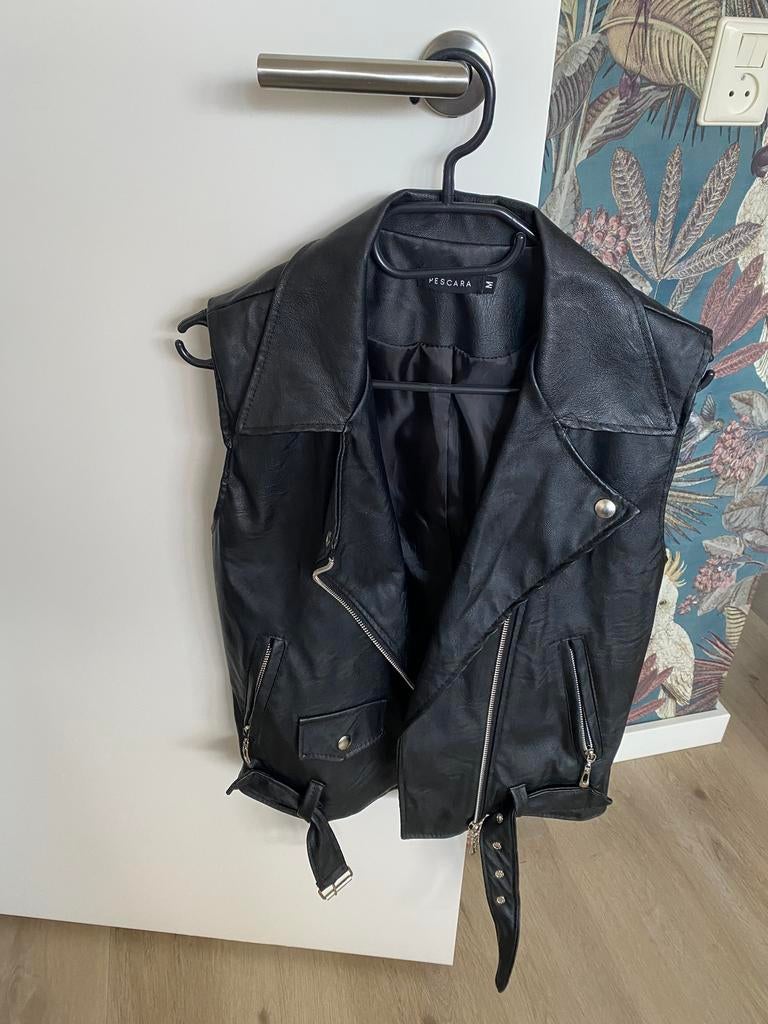 Zwart gilet jasje lederlook van Pescara maat M, Kleding | Dames, Bodywarmers, Ophalen of Verzenden, Zo goed als nieuw, Maat 38/40 (M)