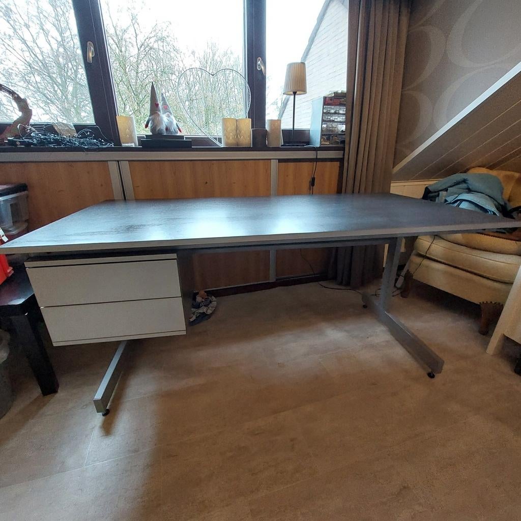 Zeer stabiel en sterk bureau 160x80 cm met 2 lades, Ophalen, In hoogte verstelbaar, Gebruikt