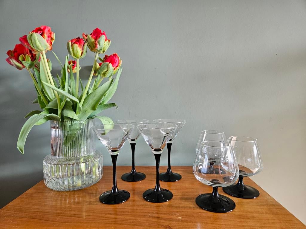 Luminarc Martini glazen & Cognac glazen met zwarte voet, Ophalen of Verzenden, Zo goed als nieuw, Overige typen
