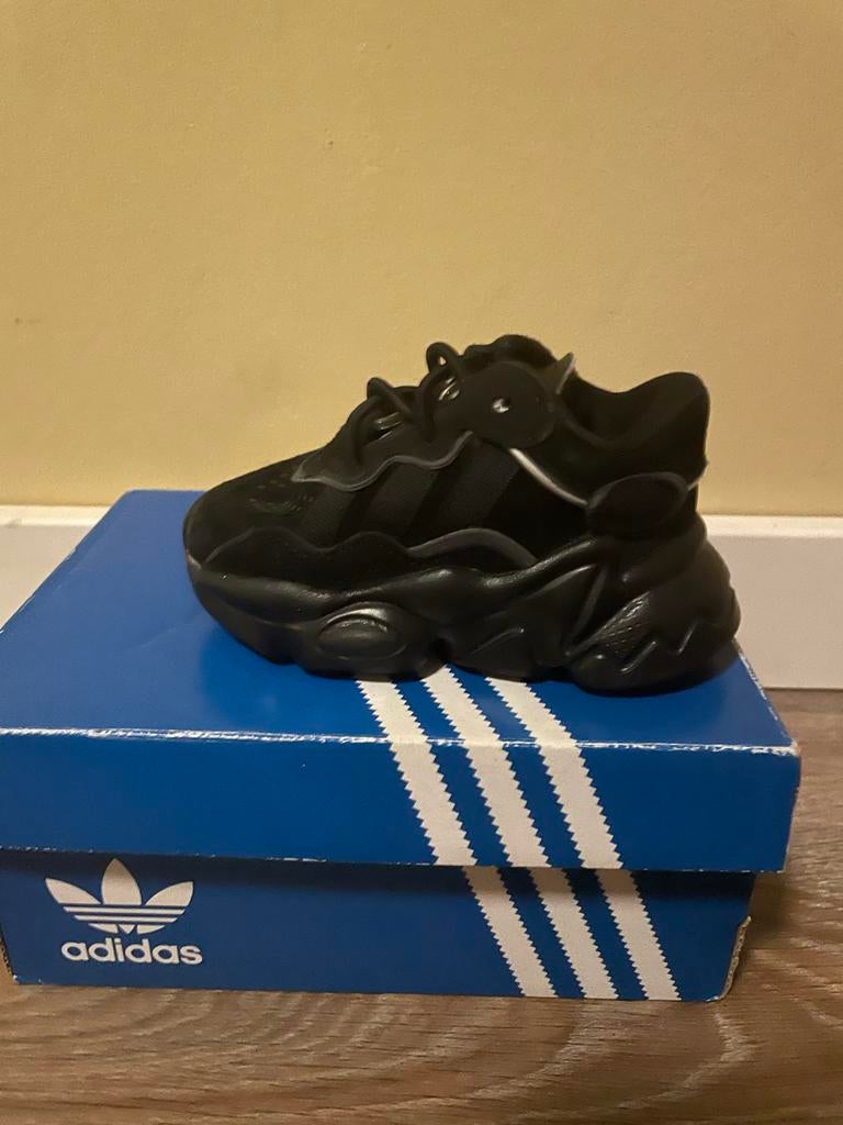Adidas Ozweego babyschoen maat 19, Ophalen of Verzenden, Zo goed als nieuw, Jongetje of Meisje, Schoentjes