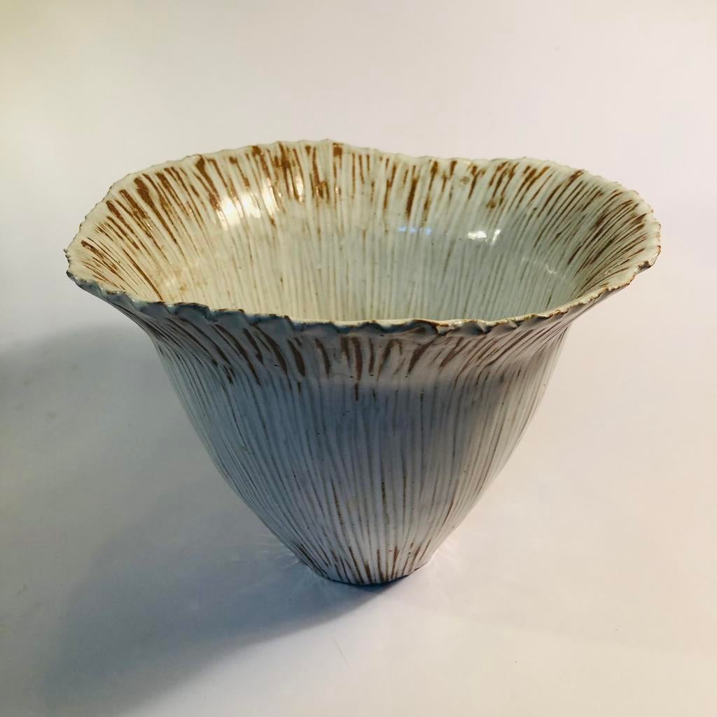 Sierlijke bloempot, vaas, Des Pots, keramiek creme en bruin, Huis en Inrichting, Woonaccessoires | Schalen en Manden, Zo goed als nieuw