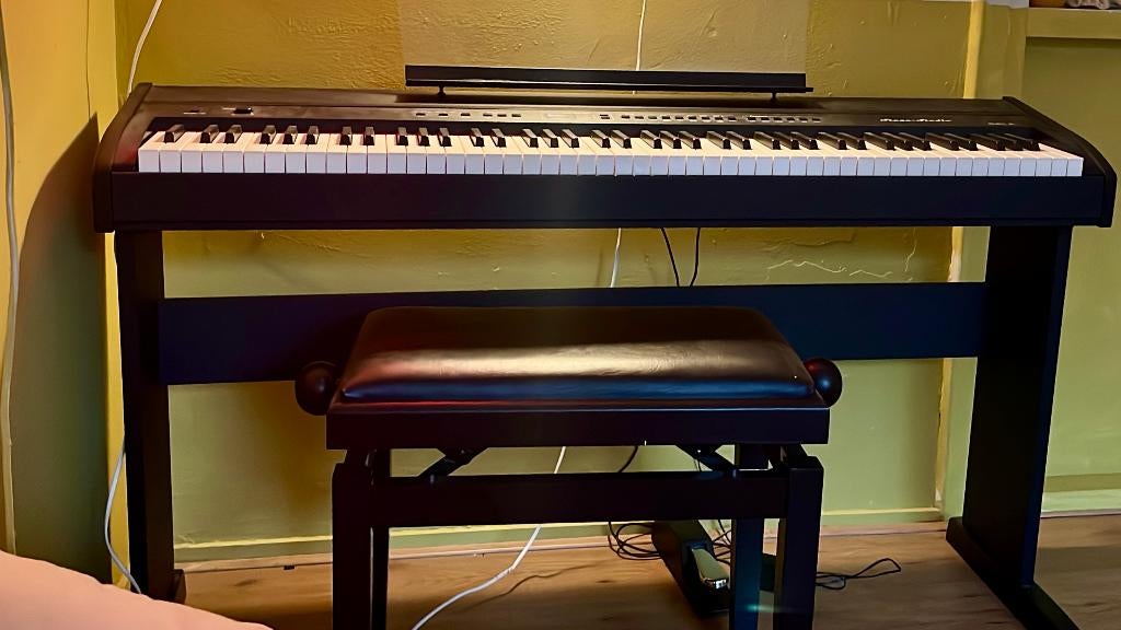 Orla Stage Piano + onderstel, pedaal, pianokruk, Ophalen, Zwart, Digitaal, Zo goed als nieuw