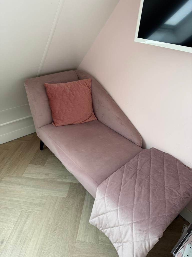 Riverdale roze chaise longue bank met plaid en kussen, Huis en Inrichting, Banken | Sofa's en Chaises Longues, Gebruikt, Overige maten
