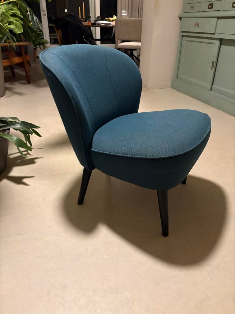 Groen Blauwe fauteuil met houten poten Woood. Is je, Huis en Inrichting, Stoelen, Zo goed als nieuw, Eén, Hout, Blauw, Ophalen of Verzenden