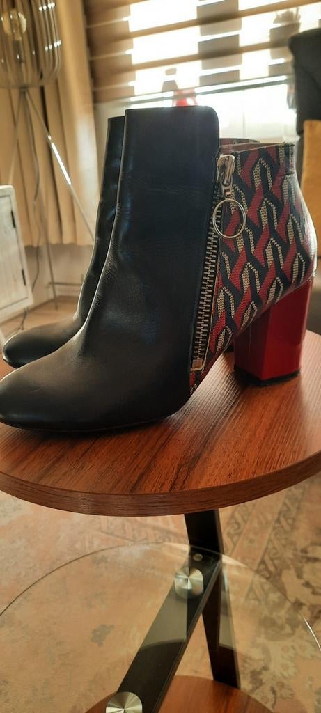 Elegante enkellaarsjes met rode hak - Maat 39, Kleding | Dames, Ophalen, Zwart, Lage of Enkellaarzen, Zo goed als nieuw