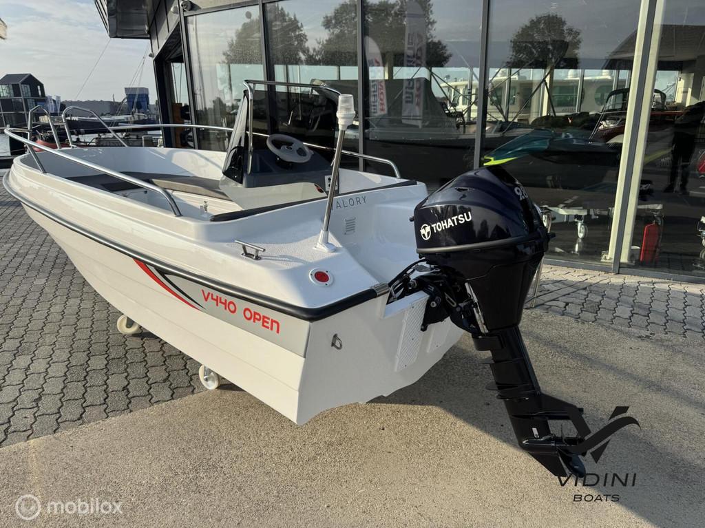 Nieuwe Valory V440 open met Tohatsu 9.8, Nieuw, Polyester, Benzine, 3 tot 6 meter