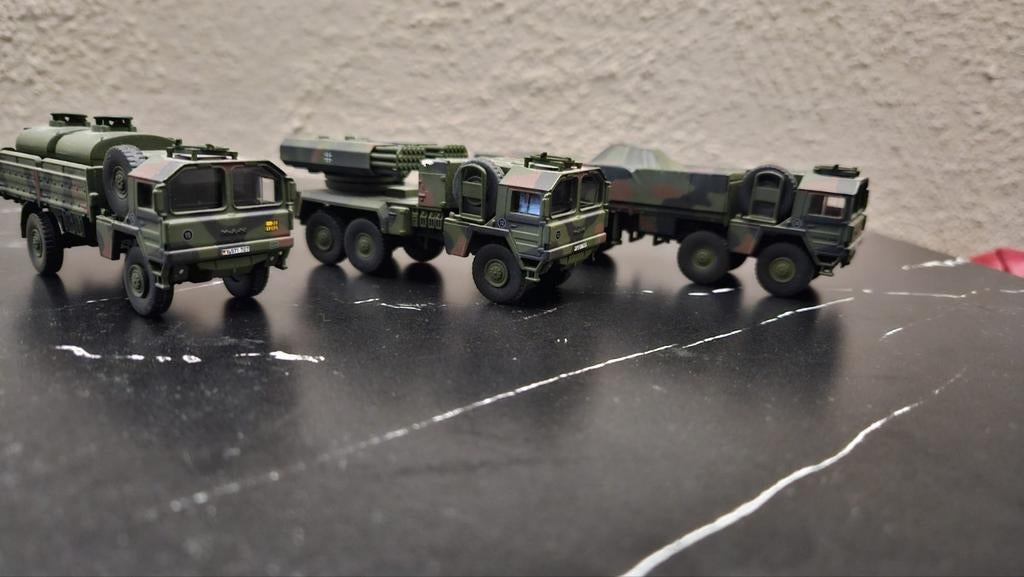 Militaire model Bundeswehr Brandstofwagen & Raketwerper -, Ophalen of Verzenden