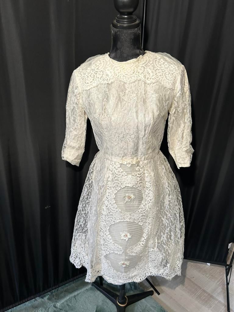 Vintage Jaren ‘60 Trouwjurk mooi voor op paspop, kant bloem, Trouwjurk, Wit, Ophalen of Verzenden, X